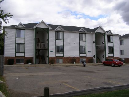 Mallard and HI-TEC Apartments in Plymouth, IN - Foto de edificio - Building Photo