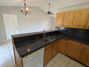 554 SW Lakehurst Dr in Port St. Lucie, FL - Building Photo - Building Photo