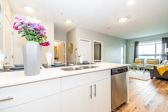 46180 Thomas Rd in Chilliwack, BC - Building Photo - Building Photo