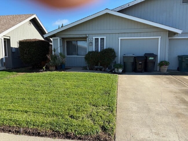 7631-7633 Agustawood Pl in Sacramento, CA - Building Photo - Building Photo