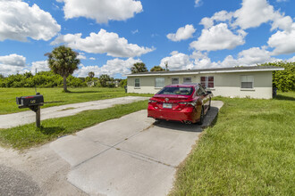 205 Granada Blvd in North Port, FL - Building Photo - Building Photo