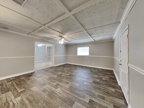 3403 Rogero Rd in Jacksonville, FL - Foto de edificio - Building Photo