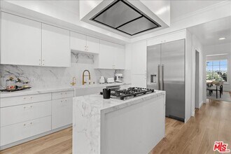 12303 Ridge Cir in Los Angeles, CA - Building Photo - Building Photo