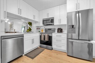 1234 S Military Trail in Deerfield Beach, FL - Building Photo