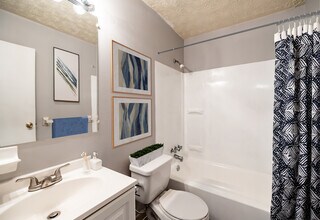 Lakeside Villas in Columbus, OH - Building Photo - Building Photo