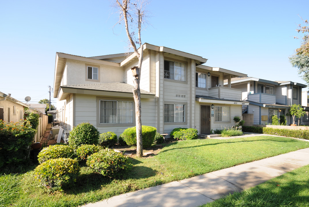 4032-4040 Howard Ave in Los Alamitos, CA - Foto de edificio