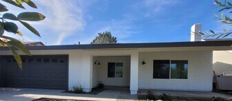 2557 Felinda Way in Oceanside, CA - Building Photo