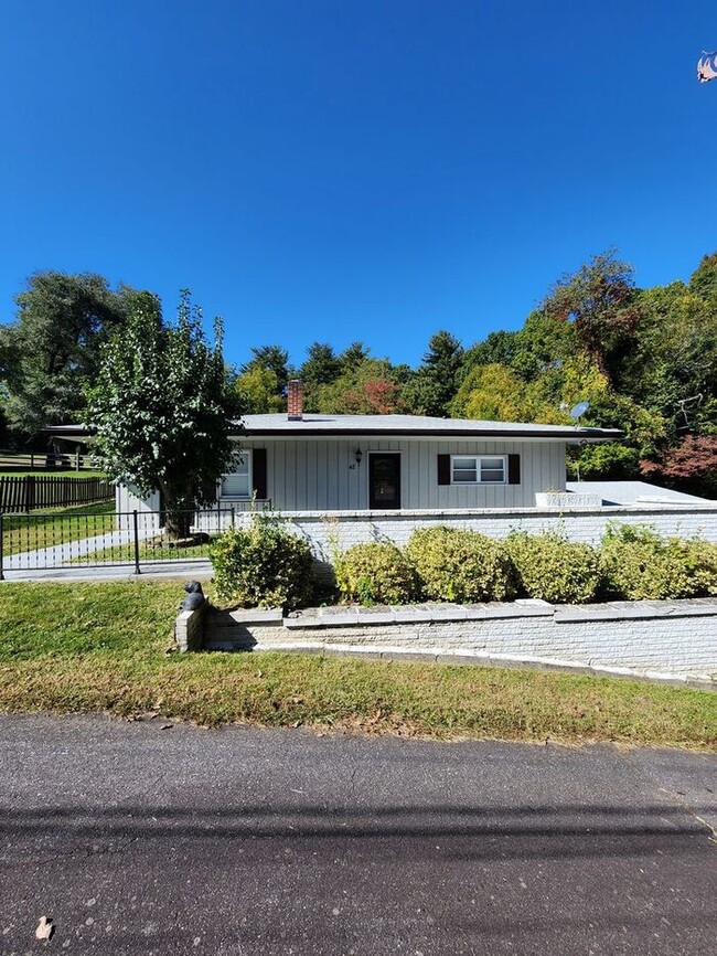 42 E Porter Rd in Asheville, NC - Foto de edificio - Building Photo