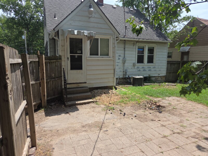 7612 Summit St in Kansas City, MO - Building Photo