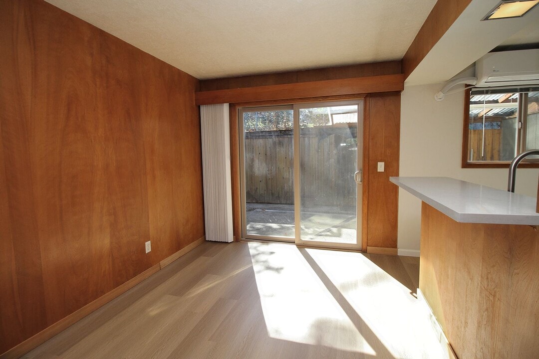 3200-3236 SW Marigold St in Portland, OR - Building Photo