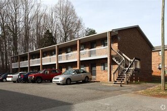 SHATTALON TERRACE APARTMENTS in Winston-Salem, NC - Foto de edificio - Interior Photo