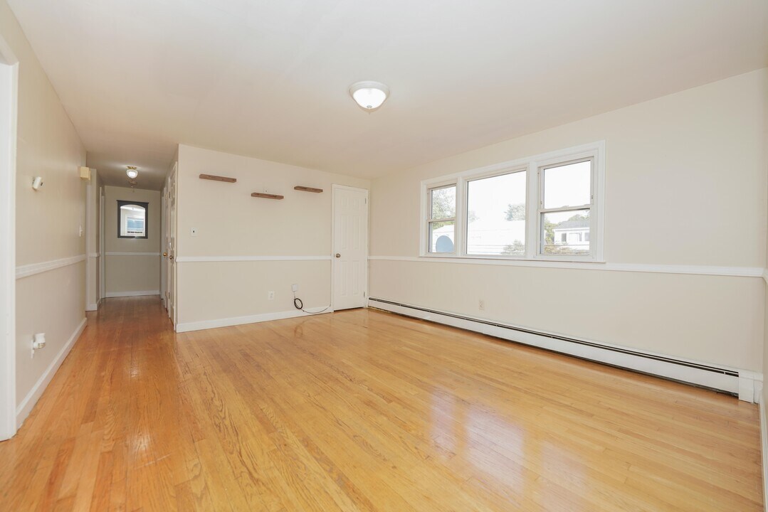 142 Maple Ave, Unit 2 in Woodland Park, NJ - Building Photo