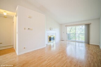 2778 S Cedar Glen Dr in Arlington Heights, IL - Building Photo - Building Photo