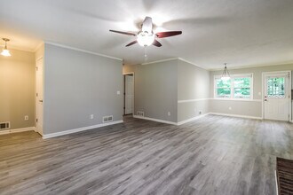 310 Victoria Dr in Ellenwood, GA - Building Photo - Building Photo