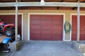 860 S 5th St, Unit 860 in Coos Bay, OR - Building Photo - Building Photo