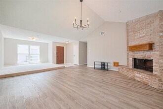 6822 Stonewater in Houston, TX - Building Photo - Building Photo