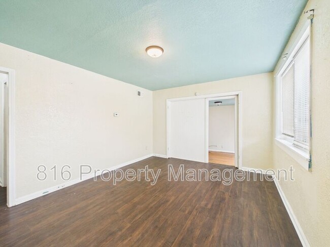3425 Jackson Ave in Kansas City, MO - Building Photo - Building Photo