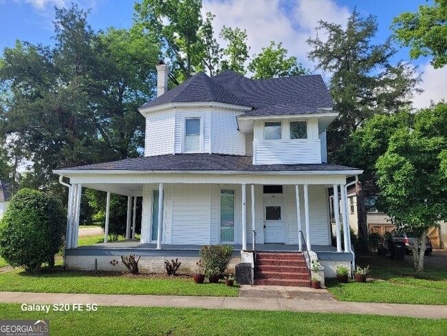 property at 210 E 8th St
