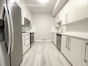 29 Creekstone Dr SW in Calgary, AB - Building Photo - Building Photo