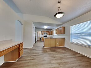 748 Camp Francis Johnson Rd in Orange Park, FL - Foto de edificio - Building Photo