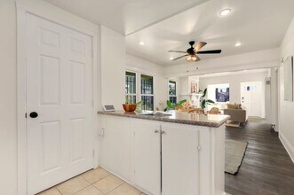5001 S Wilton Pl in Los Angeles, CA - Building Photo - Building Photo