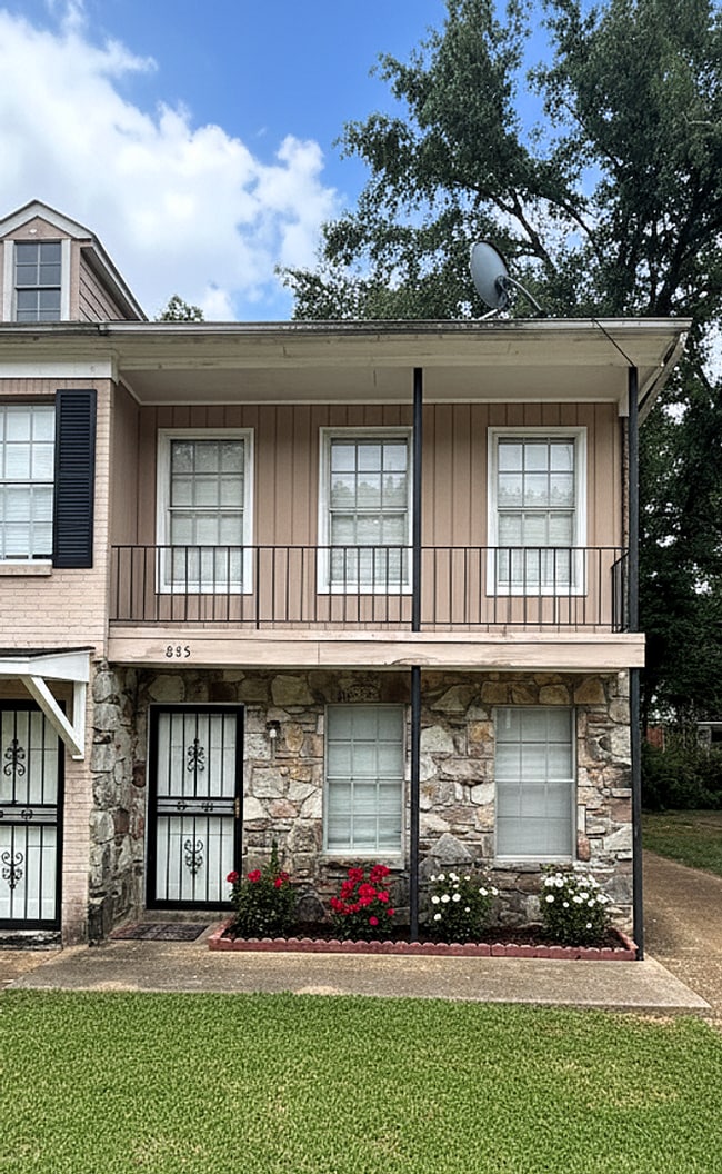 property at 835 Candace Dr