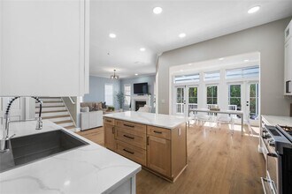 2808 Southpointe Ln in Tampa, FL - Building Photo - Building Photo