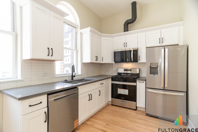 4437 N Broadway St, Unit 2F in Chicago, IL - Building Photo - Building Photo