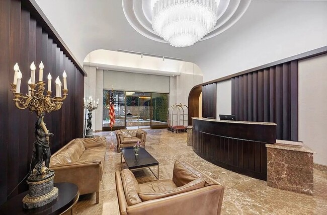 245 E 44th St in New York, NY - Foto de edificio - Building Photo