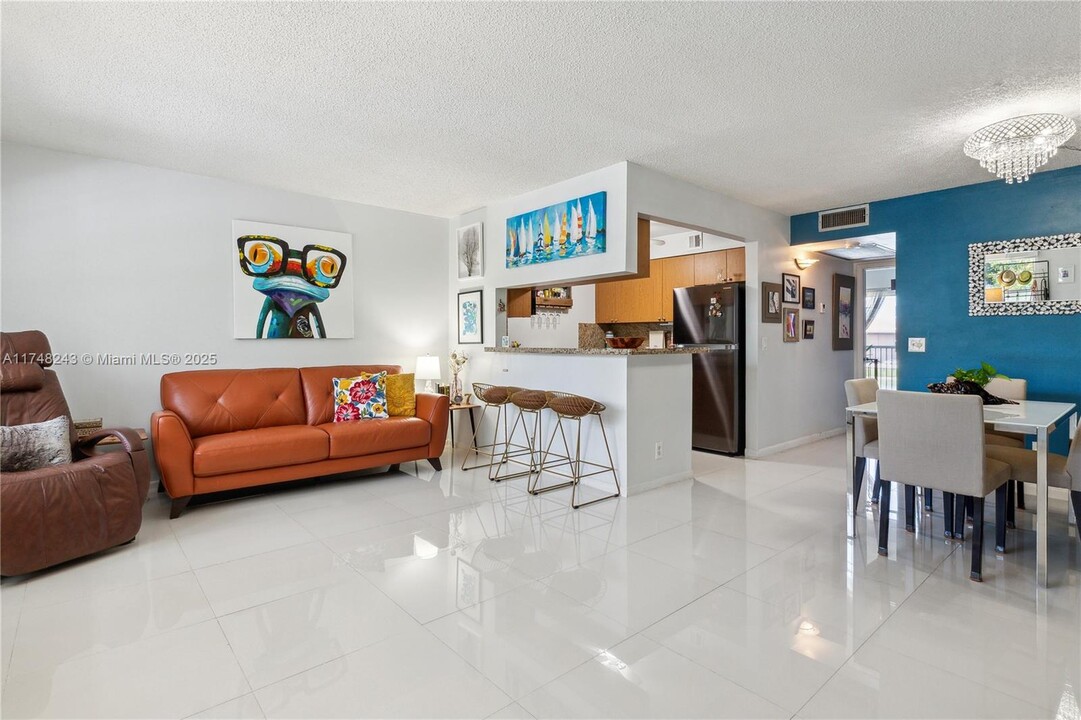 1401 SW 134th Way in Pembroke Pines, FL - Building Photo
