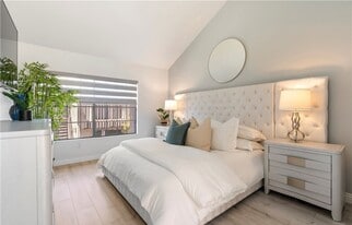 2528 W MacArthur Blvd in Santa Ana, CA - Building Photo