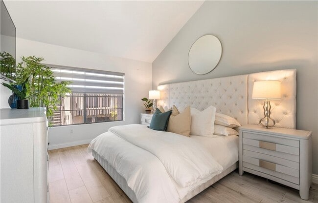 property at 2528 W MacArthur Blvd