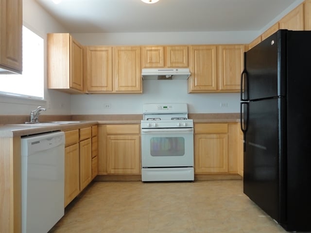 4111 Sarah Dr in Zion, IL - Building Photo - Building Photo