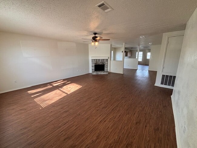 552 Keble Dr in Crowley, TX - Building Photo - Building Photo