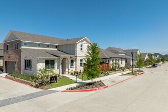 BB Living Light Farms in Prosper, TX - Foto de edificio - Building Photo