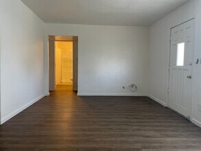 225 W Birch Ave in Fresno, CA - Building Photo - Building Photo