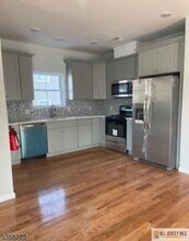 476 Meade St in Orange, NJ - Building Photo - Building Photo