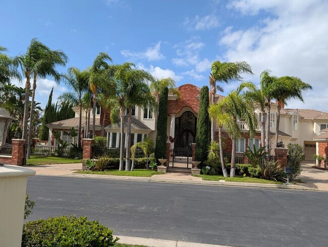 property at 5051 E Copa De Oro Dr