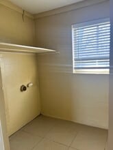 7556 La Fontaine Dr in Jacksonville, FL - Foto de edificio - Building Photo