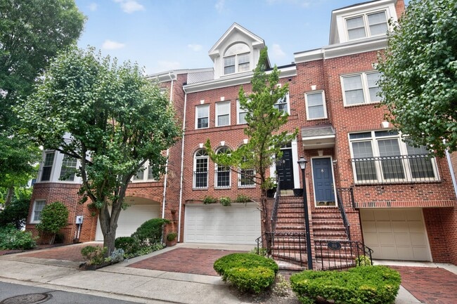 property at 1533 N Colonial Ct