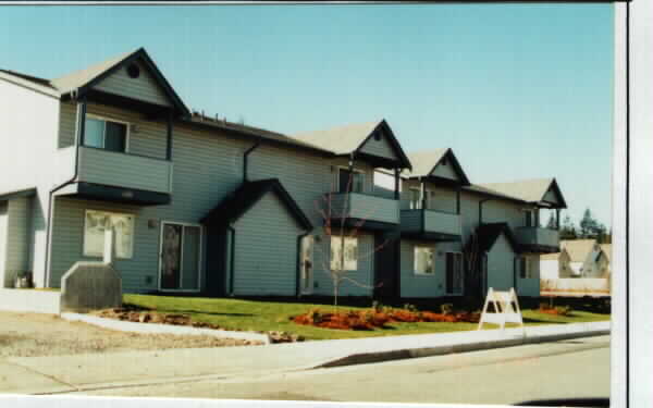 1720 Silver Lake Rd in Everett, WA - Building Photo