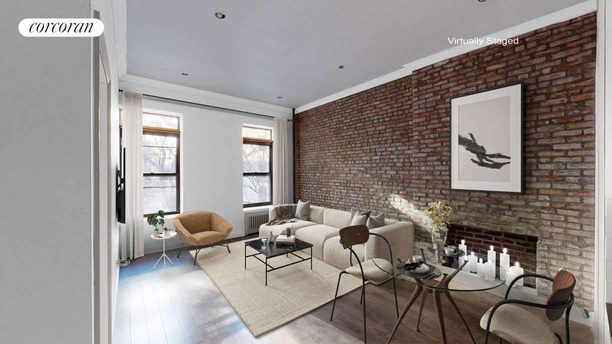 8 E 74th St in New York, NY - Building Photo