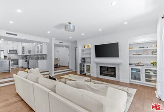 133 S Oakhurst Dr in Beverly Hills, CA - Building Photo - Building Photo