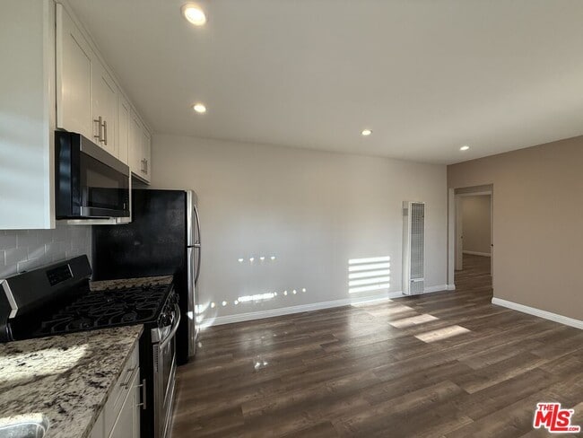 2012 S Holt Ave in Los Angeles, CA - Foto de edificio - Building Photo