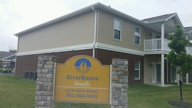 11315 Breeze Cir, Unit 2 beds with 2 full baths in Louisville, KY - Building Photo - Building Photo