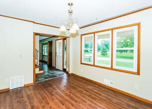 2300 Zenith Ave N in Minneapolis, MN - Building Photo - Building Photo