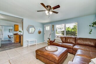 826 5th Ave N, Unit A in Jacksonville Beach, FL - Building Photo - Building Photo