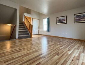 1044 Winona Cir in Loveland, CO - Building Photo - Building Photo