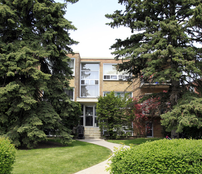 16 Fraserwood Ave in Toronto, ON - Building Photo - Primary Photo