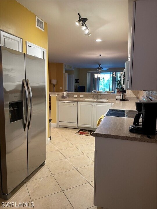 11041 Gulf Reflections Drive in Ft. Myers, FL - Building Photo